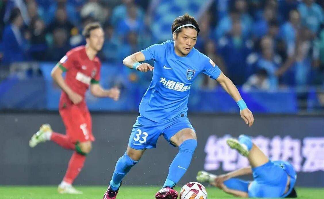 古天乐饰演的悍匪汪新元在珠宝店劫案后，出生入死的兄弟接二连三死去，巨额珠宝不翼而飞，自己则被当成凶手全城通缉……是汪新元;黑吃黑还是另有真凶？在最新曝光的世界观海报中，绮丽世界渐次展现